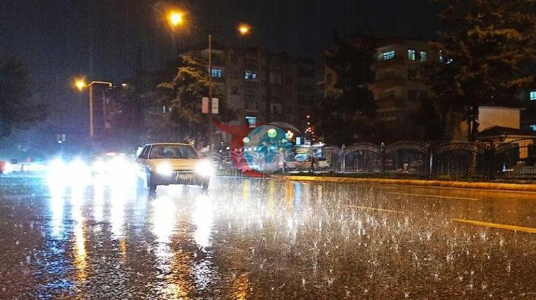 Şanlıurfada sağanak yağmurlar nedeniyle eğitime ara verildi