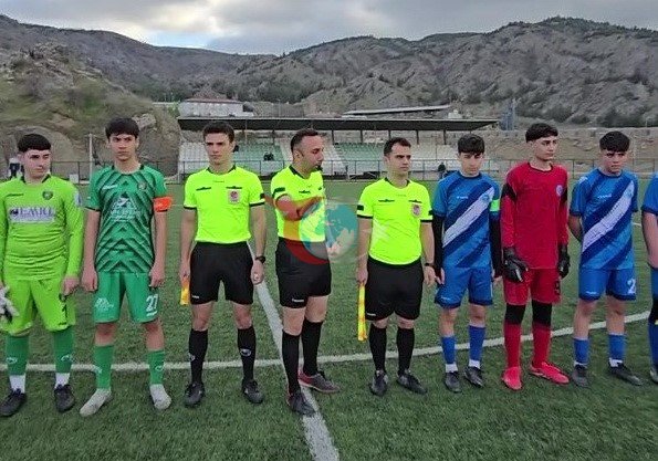 Amasya’da sahada sağlık görevlisi olmayınca hakem maçı oynatmadı