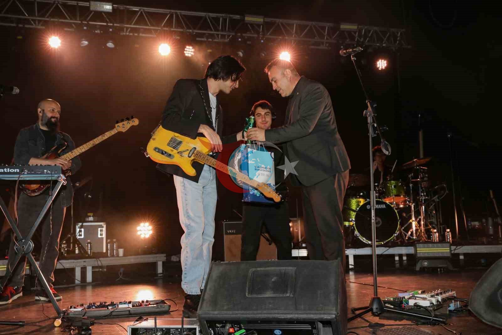 Bursaโda Can Ozan ile mรผzik dolu gece