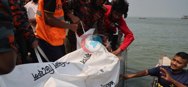 Bangladeş'te yolcu otobüsü nehre devrildi: 26 kişi hayatını kaybetti - Resim: 0