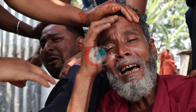 Bangladeş'te yolcu otobüsü nehre devrildi: 26 kişi hayatını kaybetti - Resim: 1
