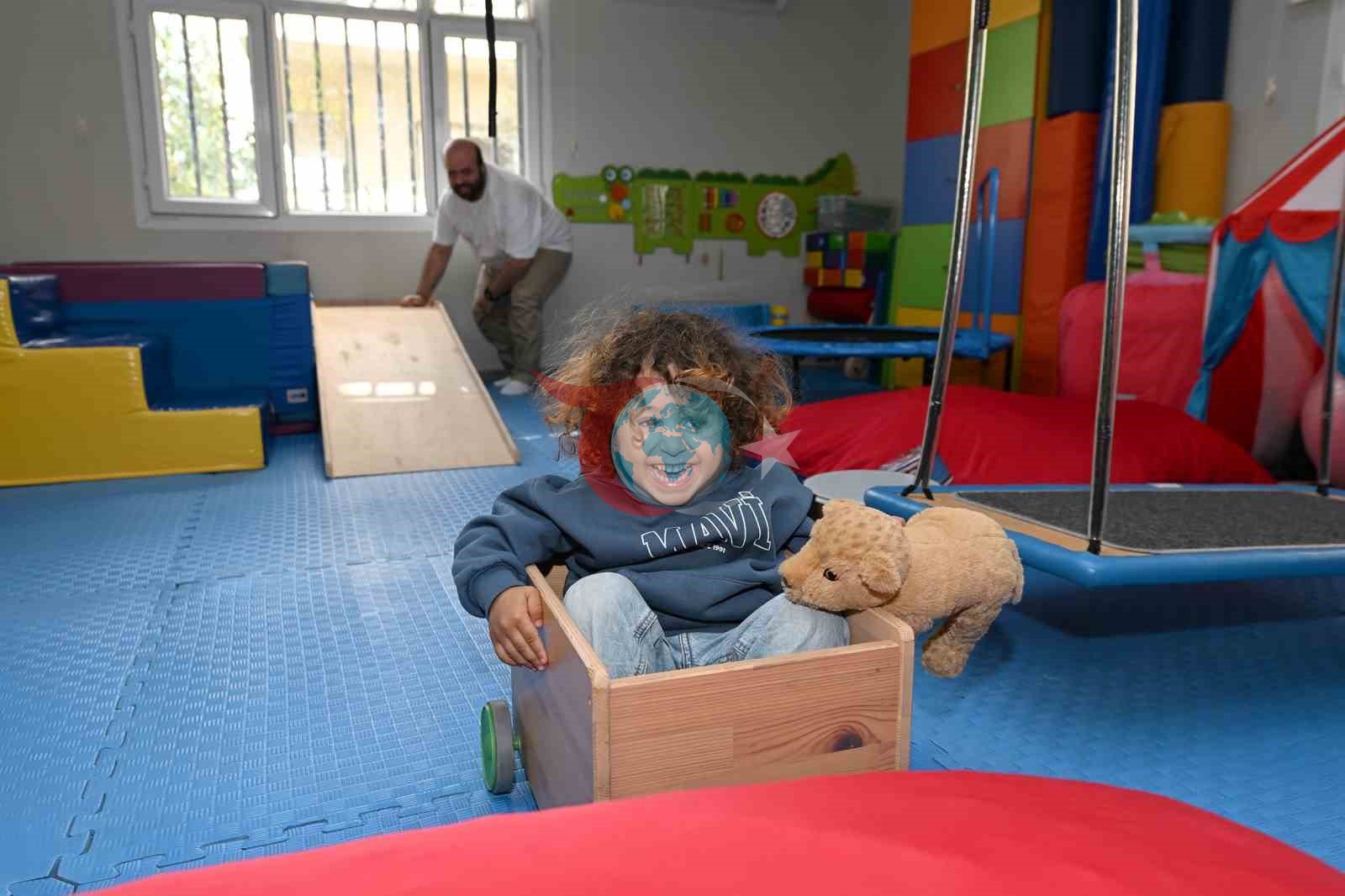 Mersin Büyükşehir Belediyesi DMD hastasına ergoterapi desteğini sürdürüyor