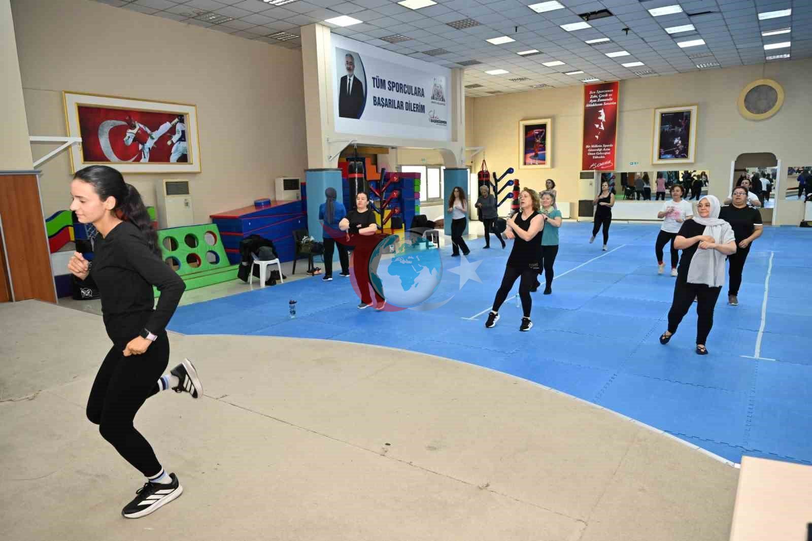 Zumba ile Sağlıklı Adımlar: Kadınlar Hem Spor Yapıyor Hem Sosyalleşiyor