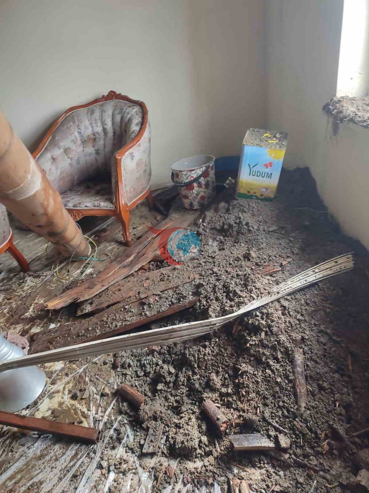 Hakkari&rsquo;de 6 kişilik ailenin evi çöktü