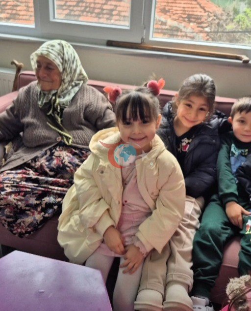 Honazlı gençlerden Yaşlılar Haftasında anlamlı ziyaret