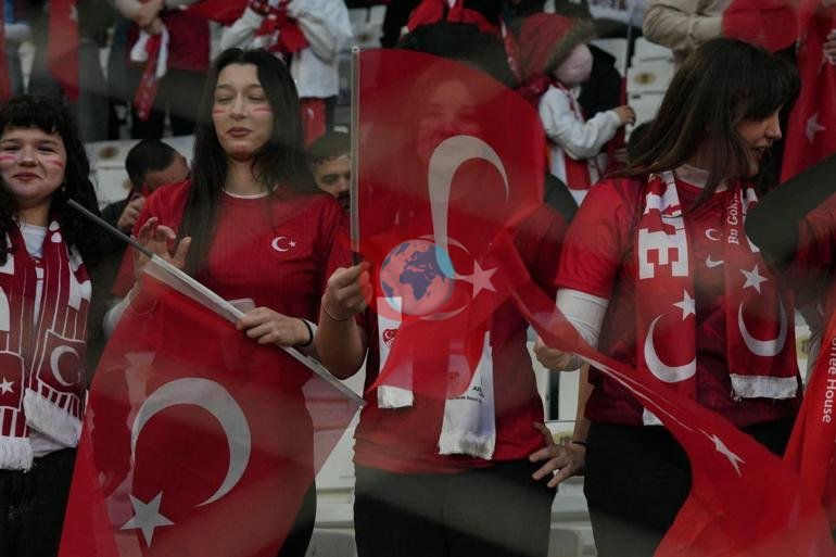 Milli maรงtan renkli kareler