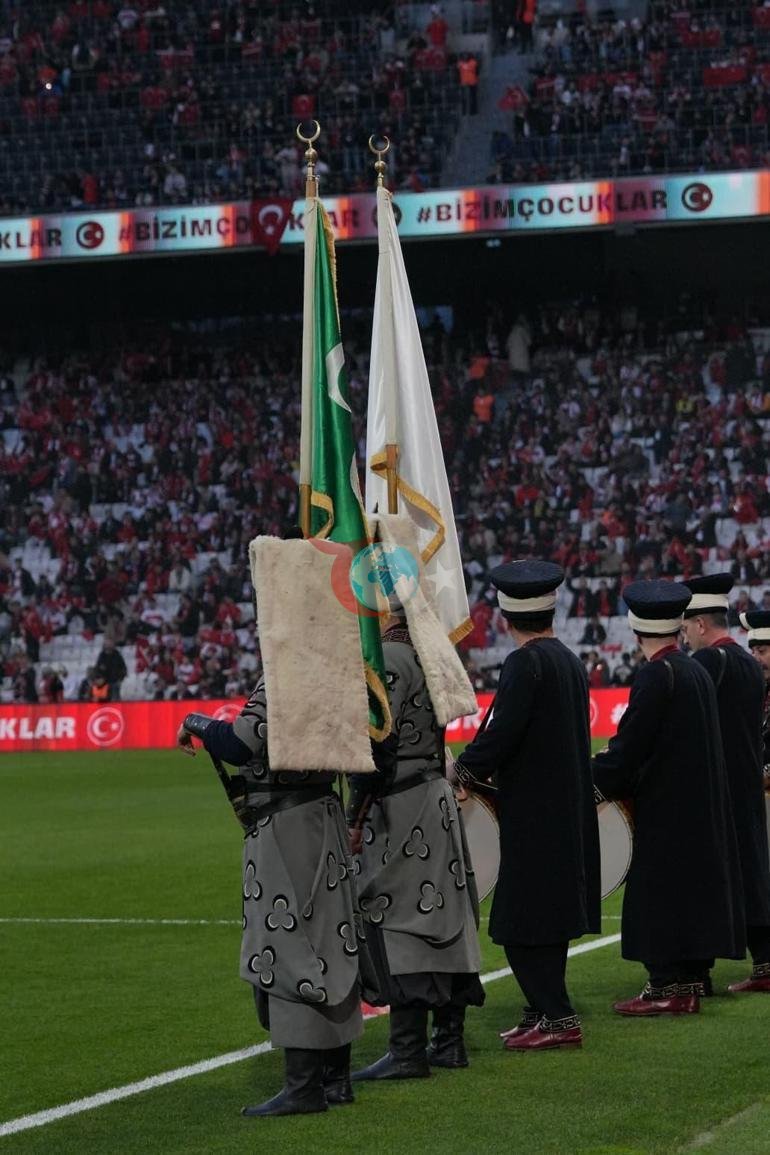 Milli maรงtan renkli kareler