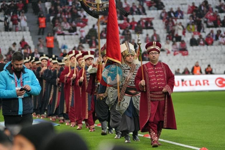 Milli maรงtan renkli kareler