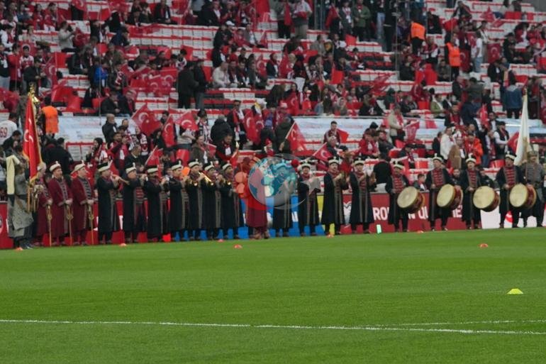 Milli maรงtan renkli kareler