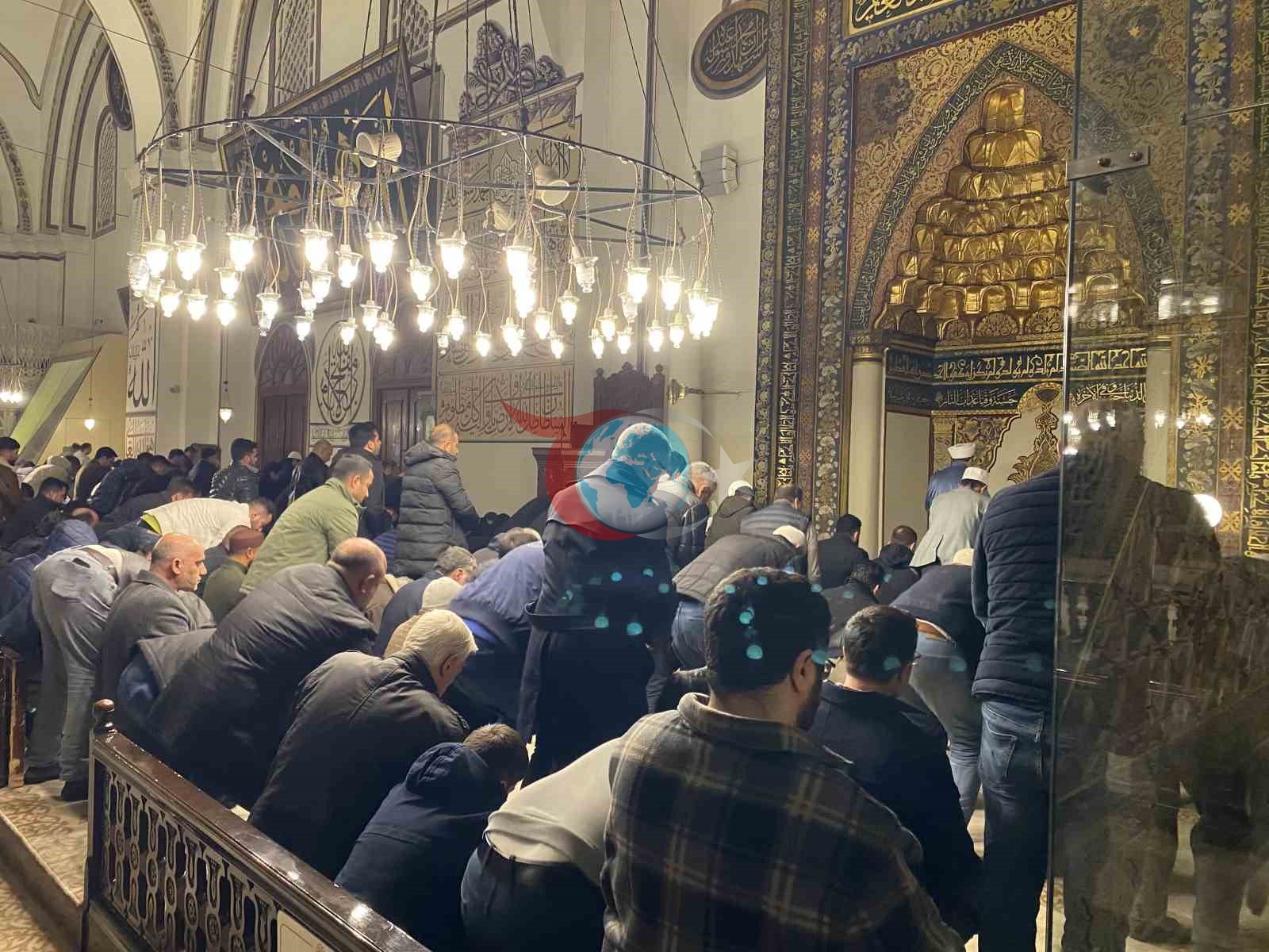 Bursa’da Muhsin Yazıcıoğlu için Ulucami’de mevlid okutuldu, helva ikram edildi