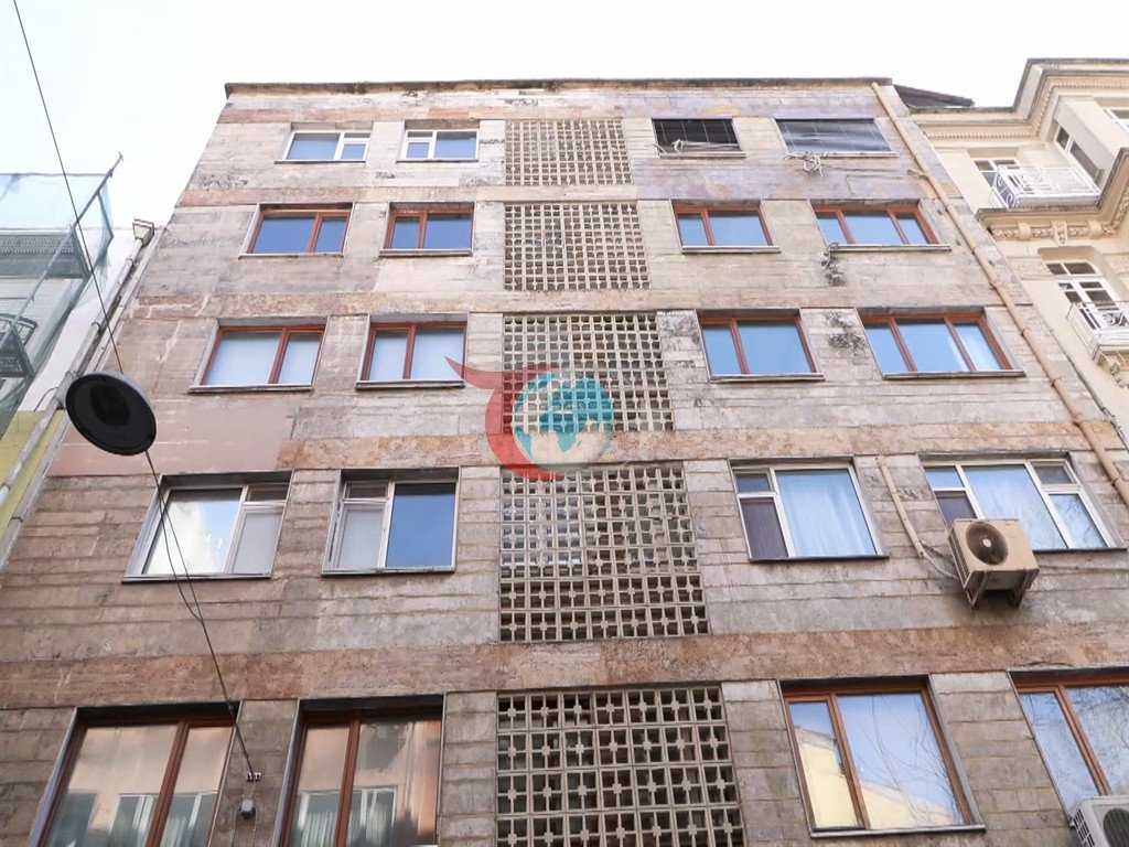 Orhan Pamuk'un 9 dairesinin bulunduğu Taray Apartmanı davasında karar