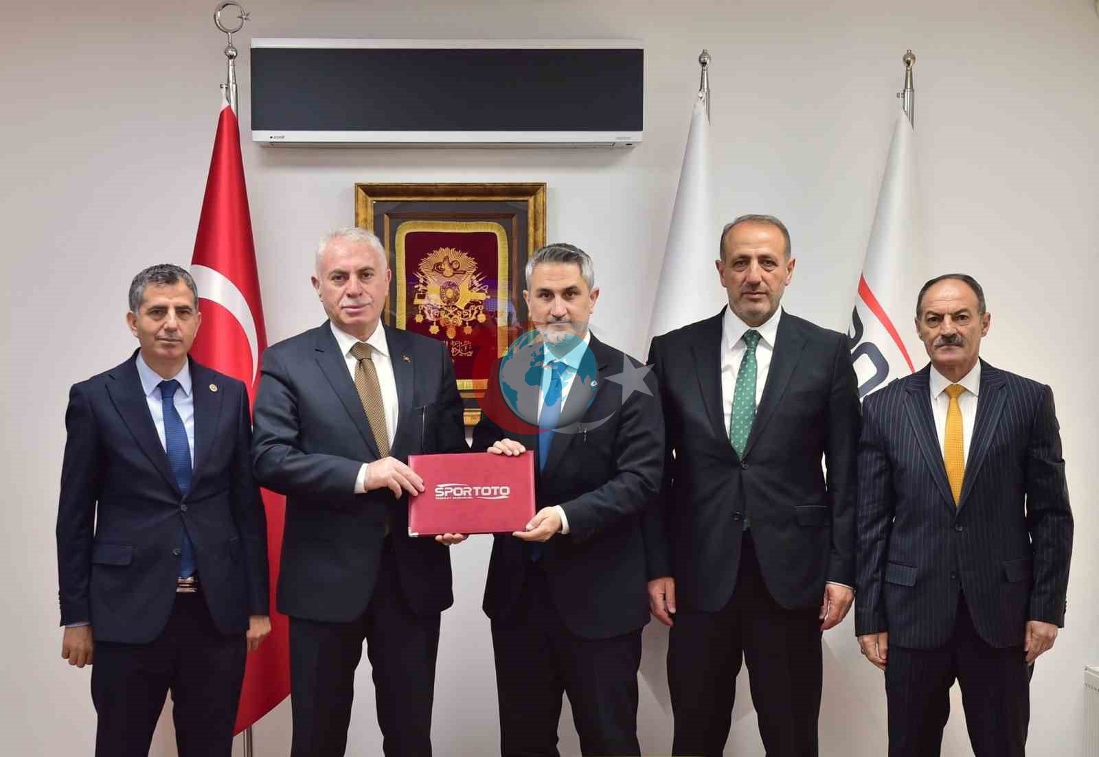 Bayburt&rsquo;a futbol sahaları ile tenis kortu yapılacak