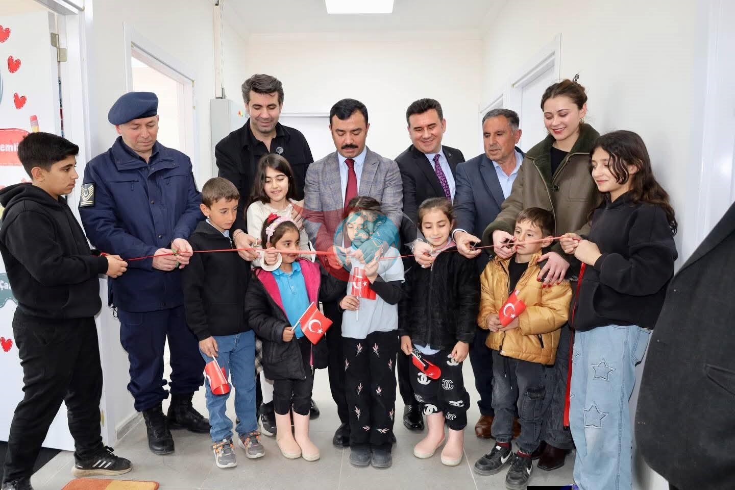 Kahta&rsquo;daki köy okulunda kütüphane açıldı