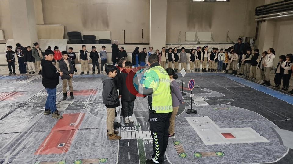 Digor&rsquo;da öğrencilere uygulamalı trafik eğitimi verildi