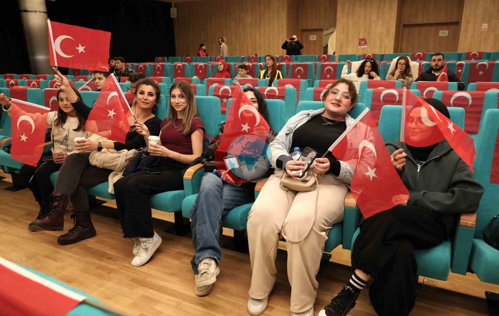 Milli maç heyecanı Osmangazi’de dev ekranda yaşandı