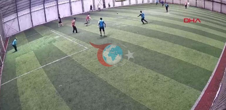 Halฤฑ saha maรงฤฑnda feci olay Gรถฤsรผne top isabet edince kalbi durdu