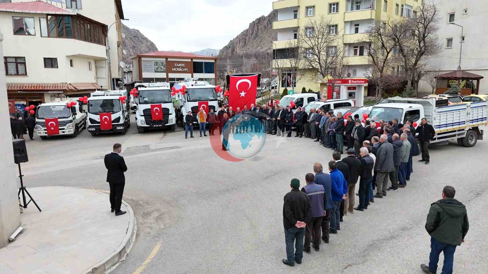 Uzundere’de hizmet seferberliği: Yeni araç filosu dualarla tanıtıldı