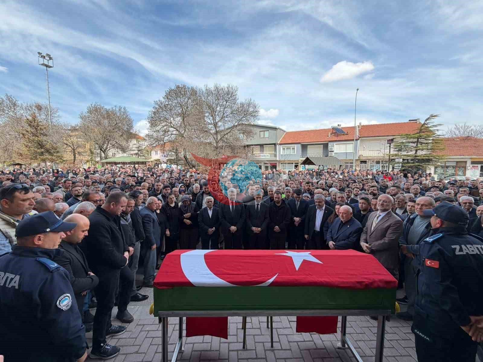 AK Parti Evciler ฤฐlรงe Baลkanฤฑ topraฤa verildi