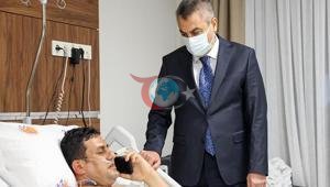 Bakan Tekinden silahla yaralanan okul müdürüne geçmiş olsun telefonu
