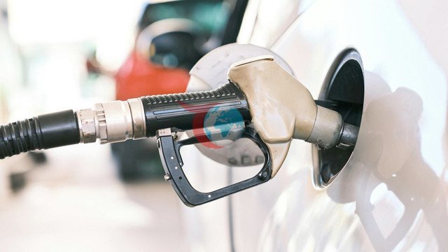 Motorin indirimi sevinçleri kursakta bıraktı! Bu gece çok daha büyük zam var - Resim: 0