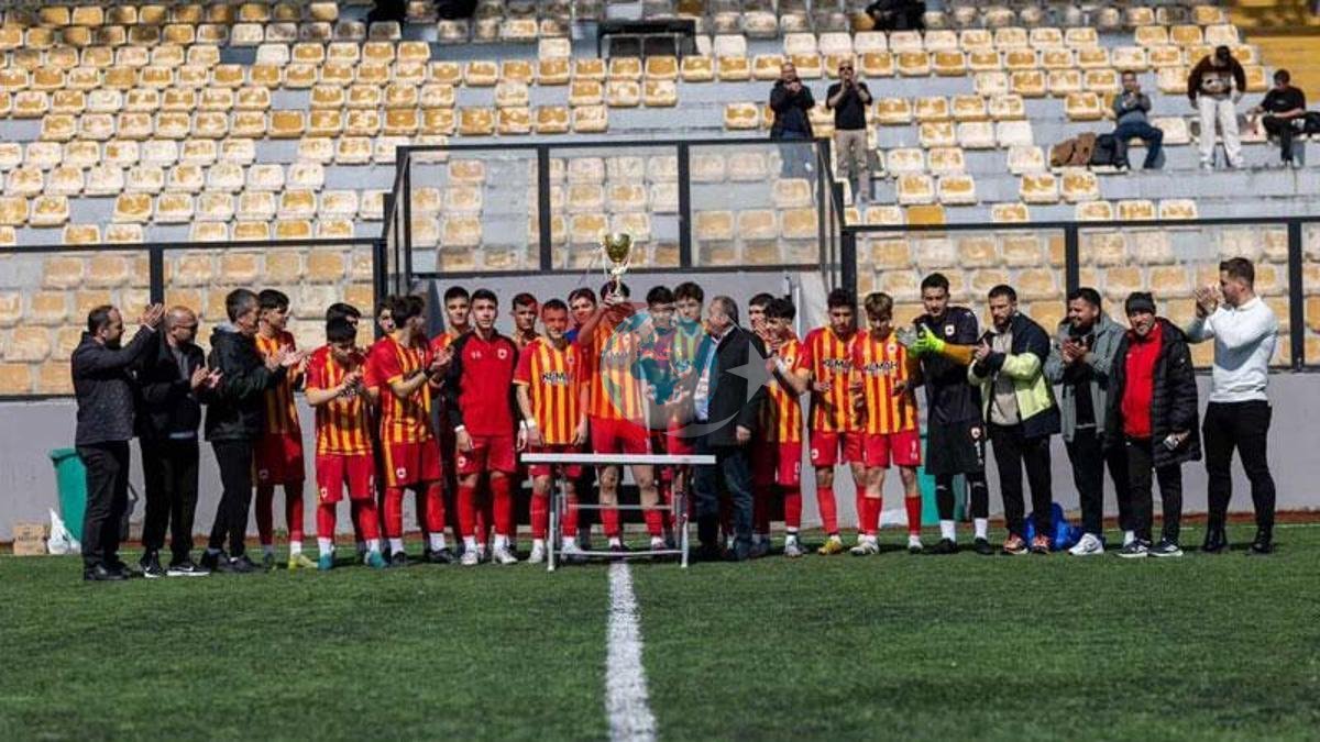 Çatalcaspor U18 Takımı, İstanbul ve Türkiye Şampiyonası'na Katılma Hakkı Kazandı