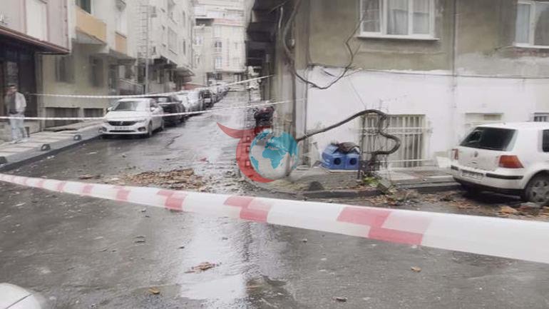 Bağcılarda 4 katlı apartmanın çatısı çöktü Bina boşaltıldı