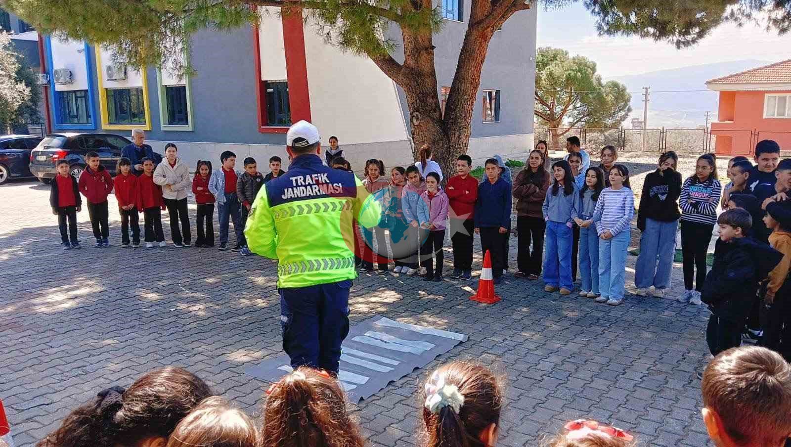 Jandarma ekiplerinden öğrencilere trafik bilinci eğitimi