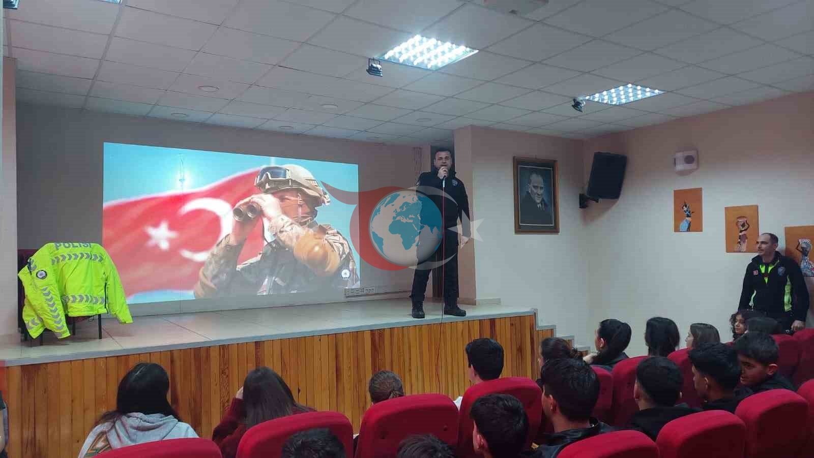 Öğrencilere polislik tanıtıldı, güvenlik konuları anlatıldı