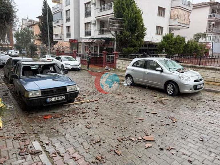 Kuvvetli rรผzgar kenti savaล alanฤฑna รงevirdi รatฤฑlar uรงtu, aฤaรงlar devrildi