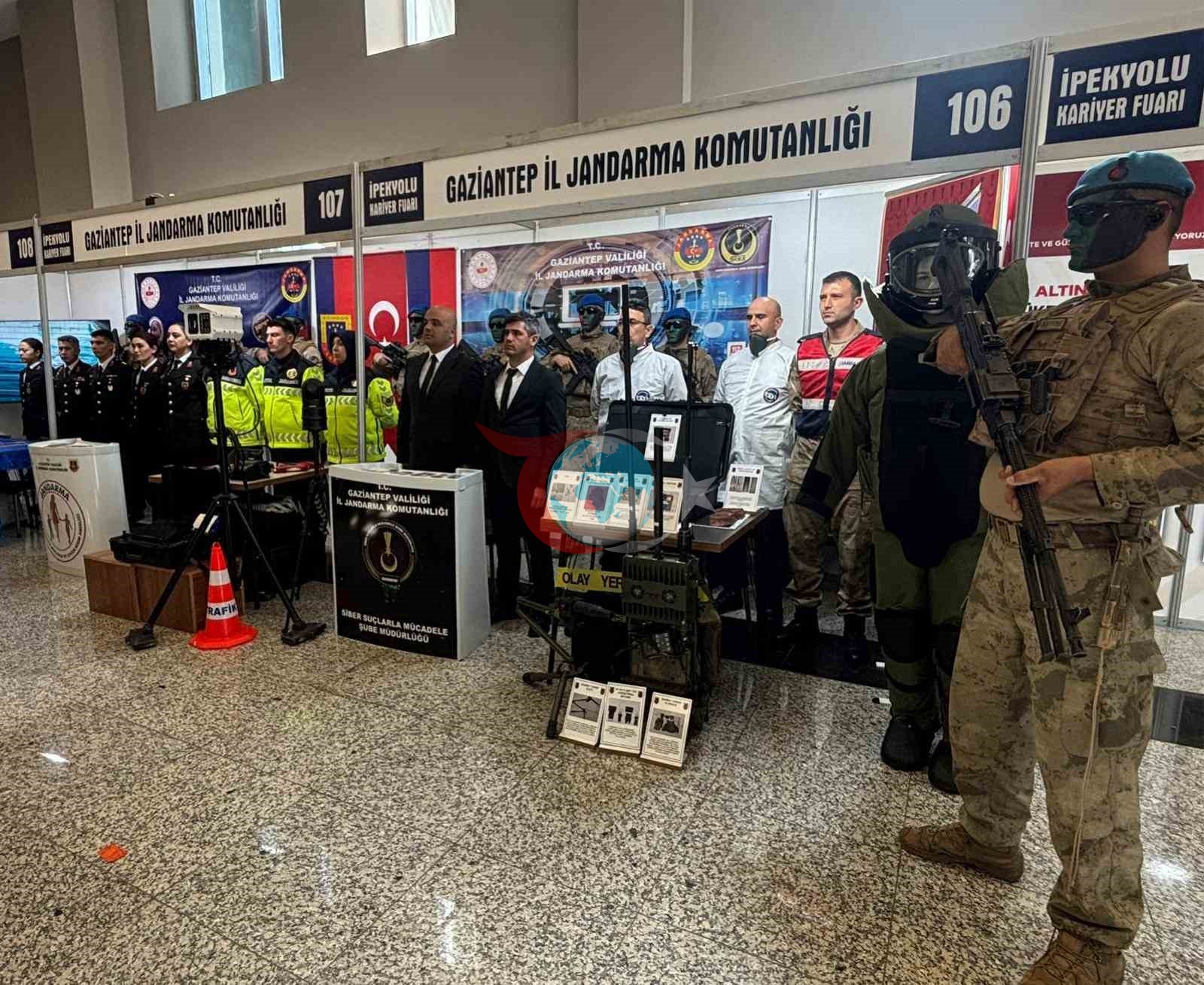 İpekyolu Bölgesel Kariyer Fuarı&rsquo;nda jandarma standına yoğun ilgi
