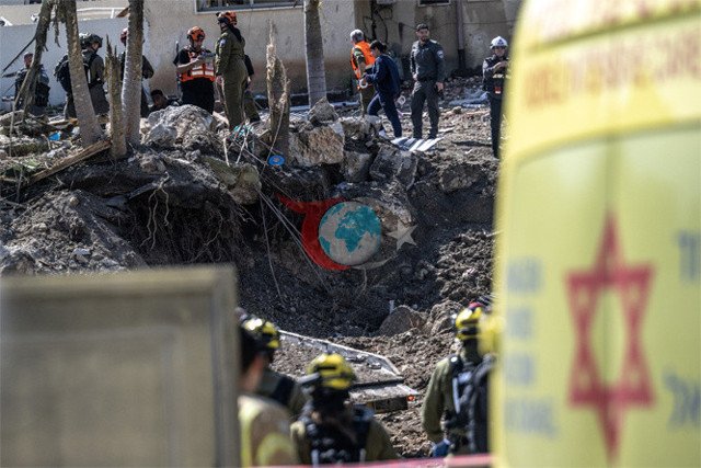 İran'dan fırlatılan misilleme füzesi doğrudan isabet etti - Resim: 0
