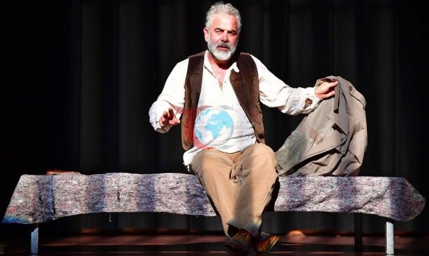 Yurdaer Okur Nazım Hikmet oyunu ile sahnede
