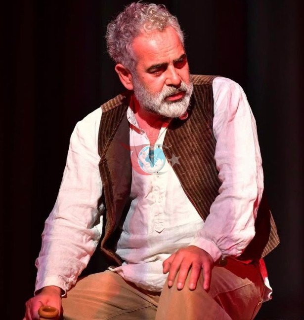 Yurdaer Okur Nazım Hikmet oyunu ile sahnede - Resim : 2