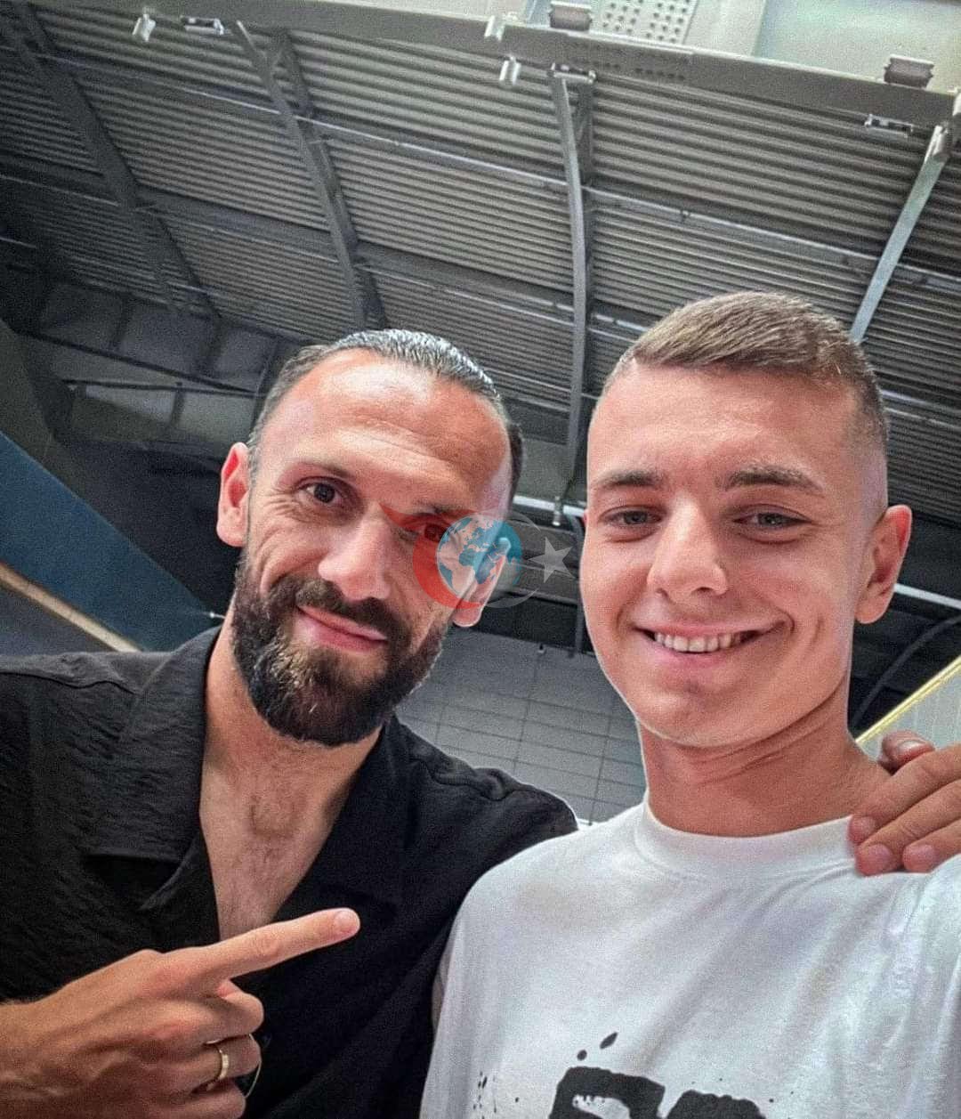 Kosova'nın forvetleri Vedat Muriqi ile Fisnik Asllani
