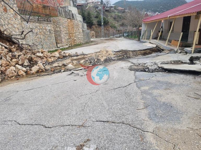 Gece yarฤฑsฤฑ toprak kaydฤฑ Mersinde evler รงรถktรผ