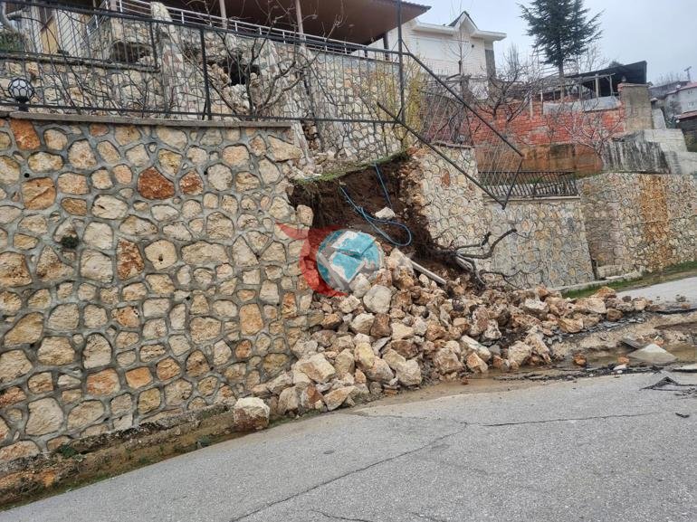 Gece yarฤฑsฤฑ toprak kaydฤฑ Mersinde evler รงรถktรผ