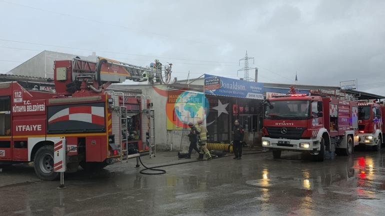 Kütahyada Fatih Sanayi Sitesinde yangın çıktı