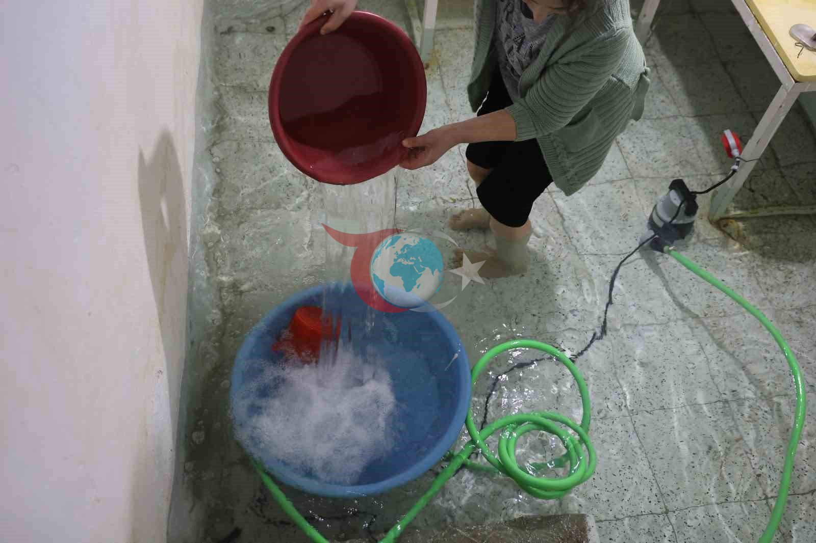 Yeraltı kaynakları dolunca sular, evlerin altından çıkmaya başladı: 40 evin bodrumunu su bastı