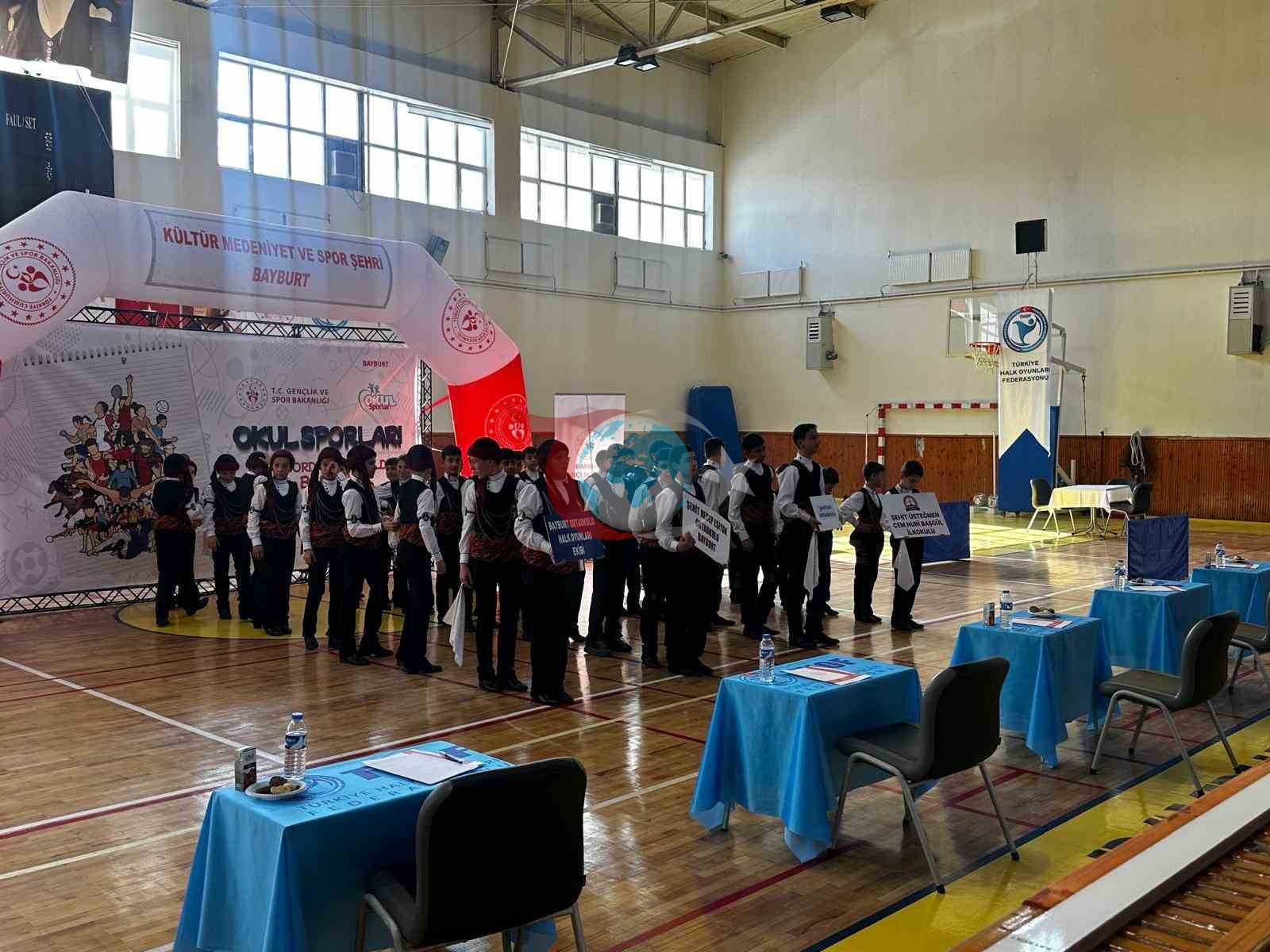 Bayburt Ortaokulu halk oyunlarında Türkiye finallerine yükseldi