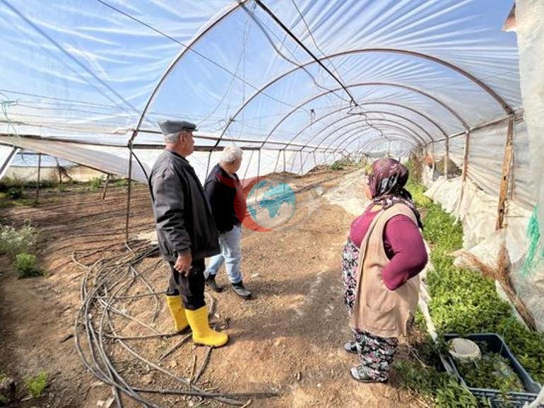 Antalya Kumluca’da hortum felaketi: Seralar zarar gördü, üreticiler sabah hasarı tespit etti