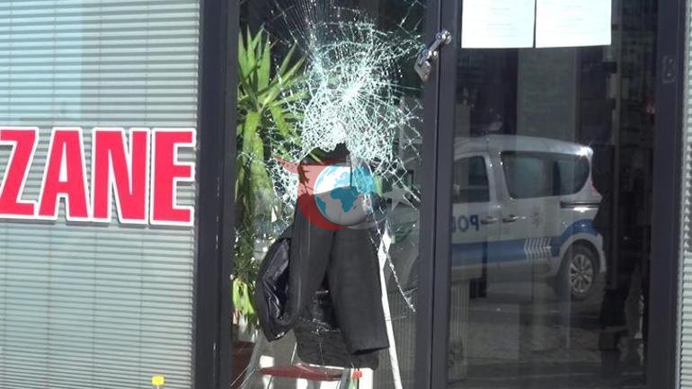 Erzurum’da bir eczacıdan kundaklama girişimi Eczanenin camını kırıp yağ döktü: O anlar kamerada