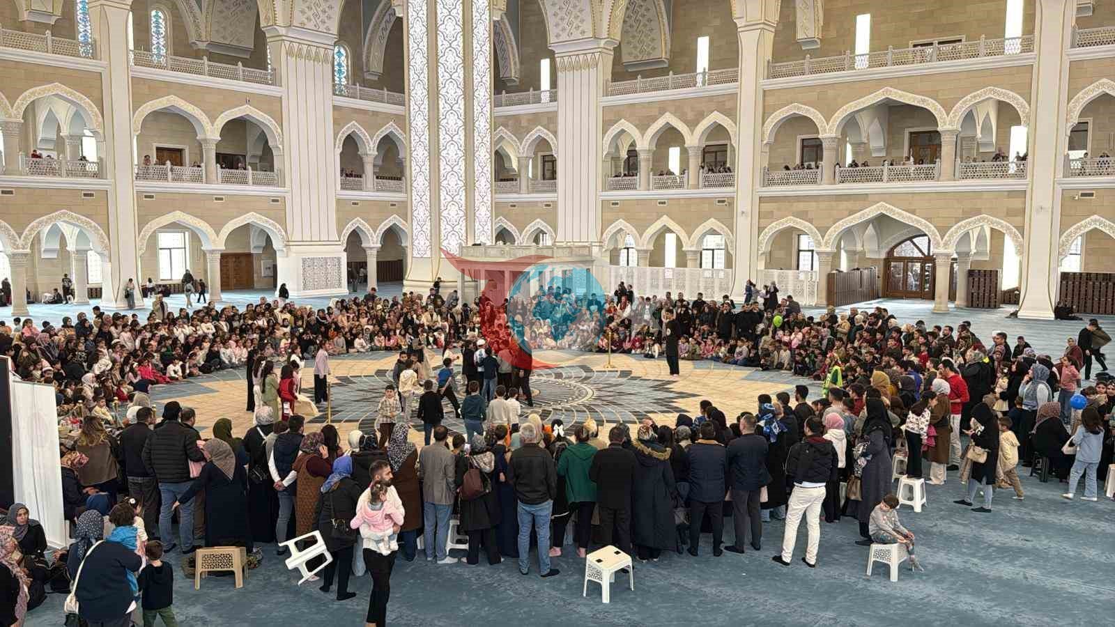 Şahinbey Millet Camii’nde çocuk sesleri