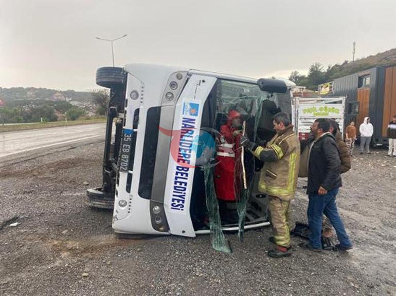İzmirde futbolcuları taşıyan midibüs devrildi 4 sporcu yaralandı