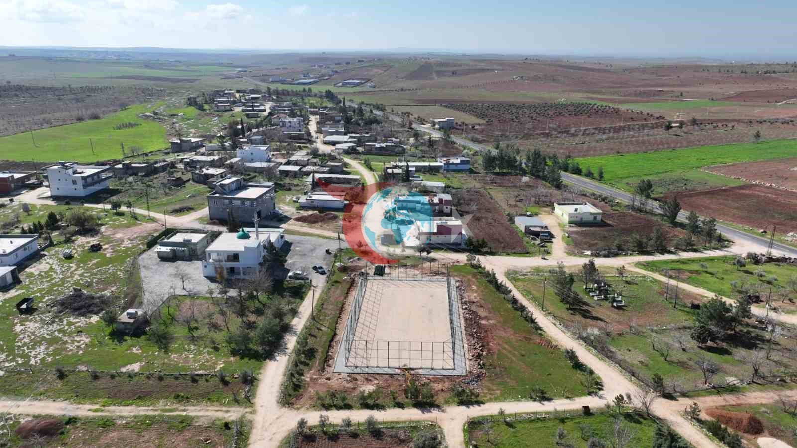 Olukyanı ve Payamlı halı sahaları tamamlanıyor