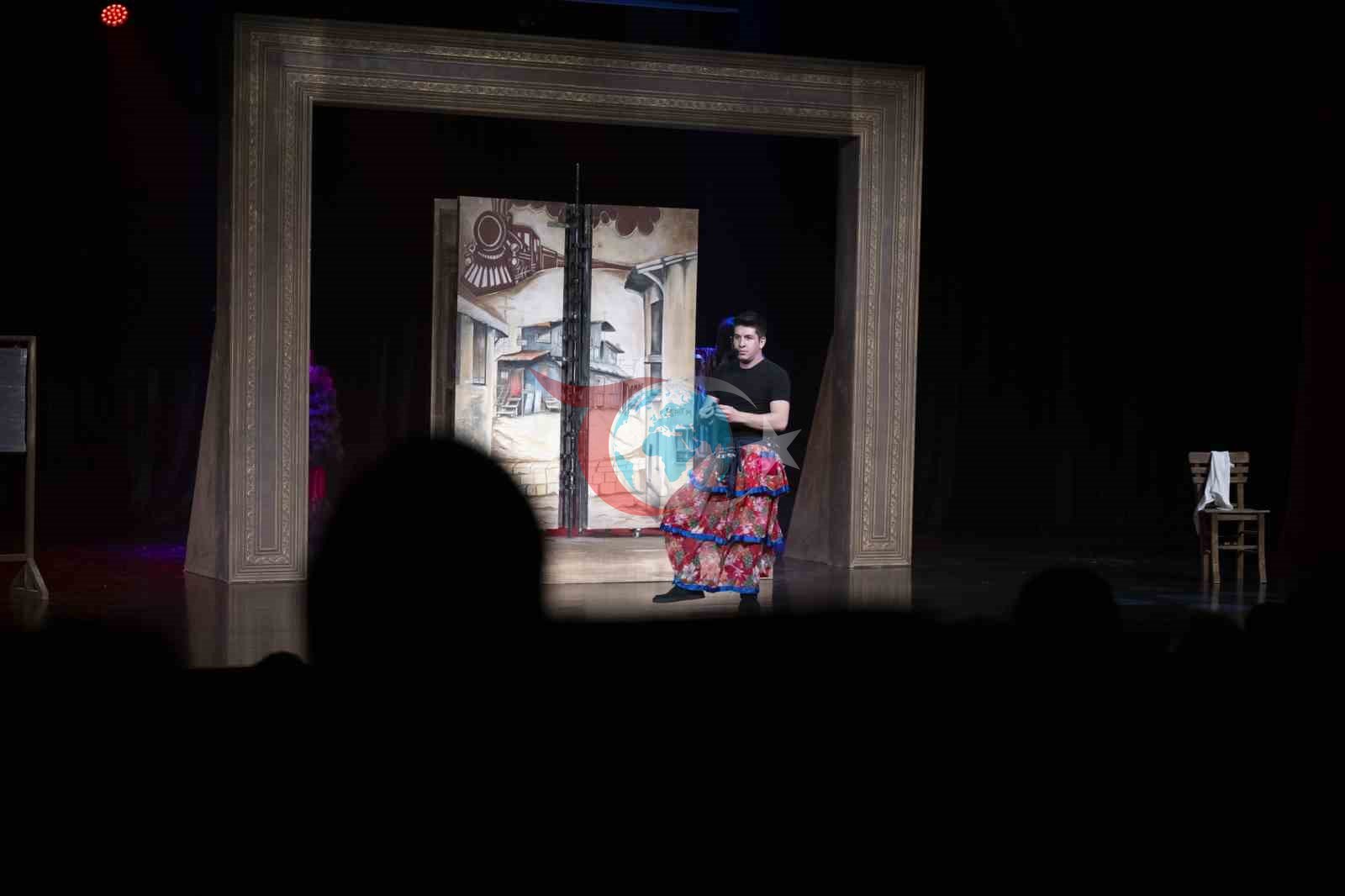 Mersin&rsquo;de tiyatro şöleni &lsquo;Eyvah Nadir&rsquo; ile sona erdi