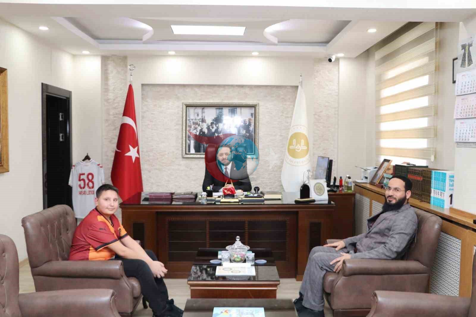 Bayram harçlıklarını Filistin’e bağışladı