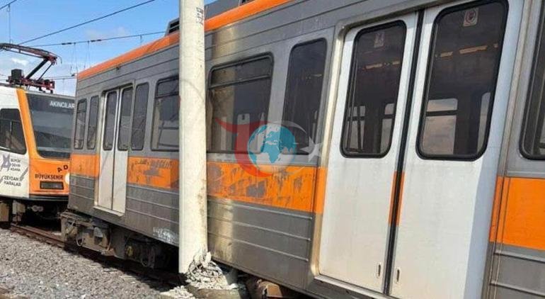 Adanada faciadan dönüldü Raydan çıkan metro vagonu direğe çarptı