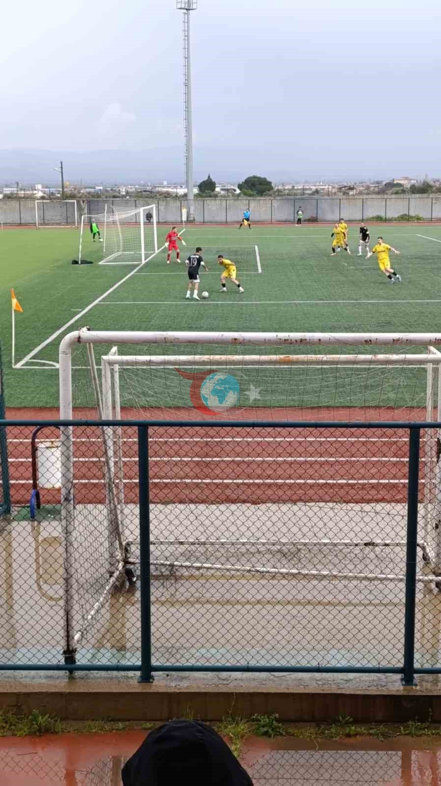 Alaşehir Belediyespor evinde yıkıldı