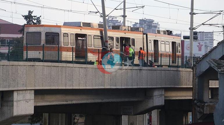Adanada korku dolu anlar Hafif raylı sistemin vagonu raydan çıktı