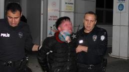 Annesinin, erkek arkadaşını bıçakladı; hastanede ortalığı birbirine kattı